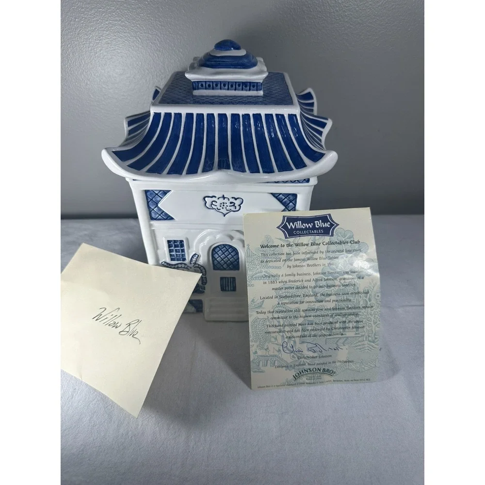 EUC Blue Willow Pagoda Cookie Jar series 3 Christopher Johnson Blue Willow